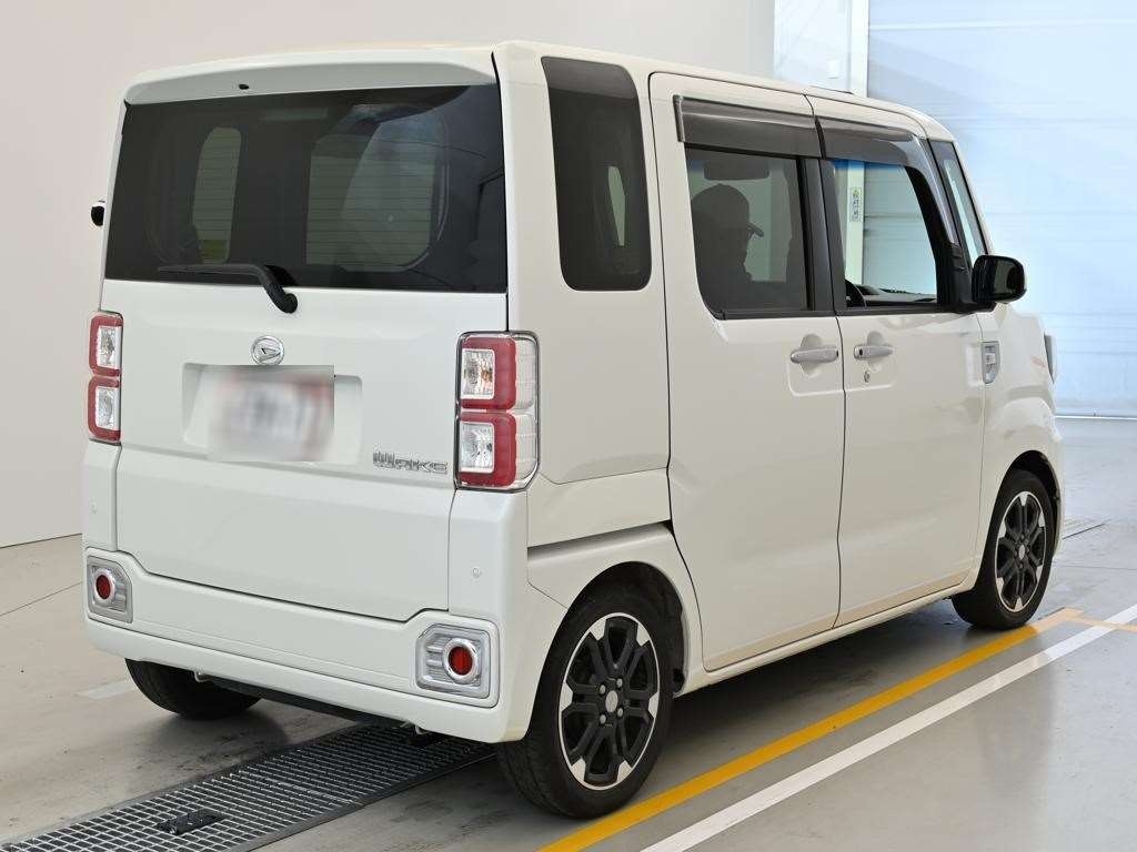 DAIHATSU WAKE