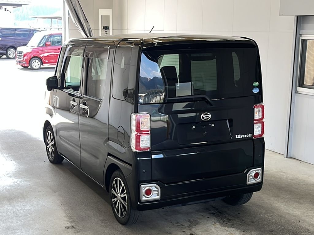 DAIHATSU WAKE