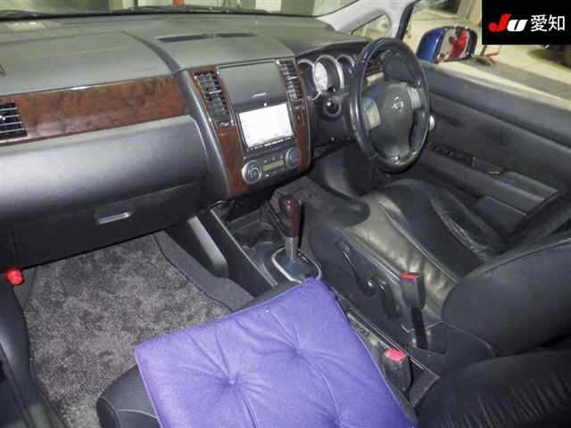 NISSAN TIIDA