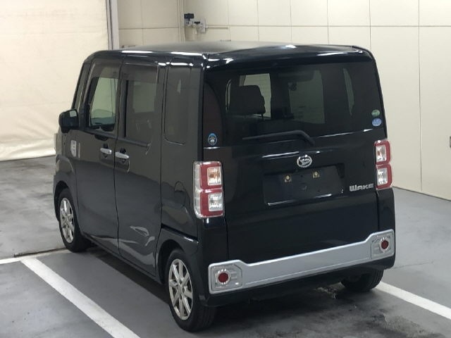 DAIHATSU WAKE
