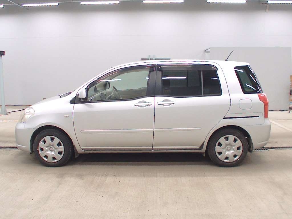 TOYOTA RAUM