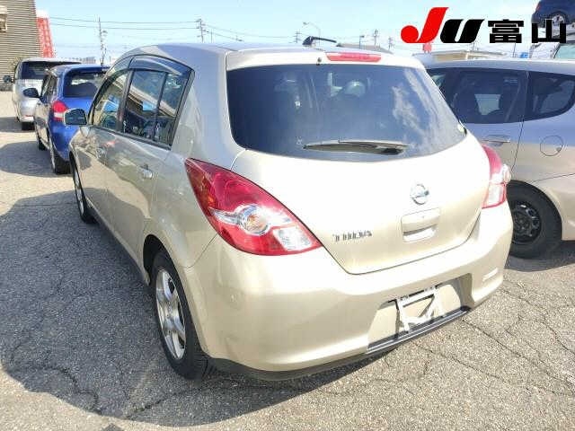 NISSAN TIIDA