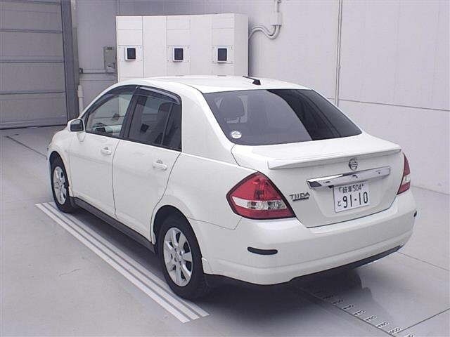 NISSAN TIIDA LATIO