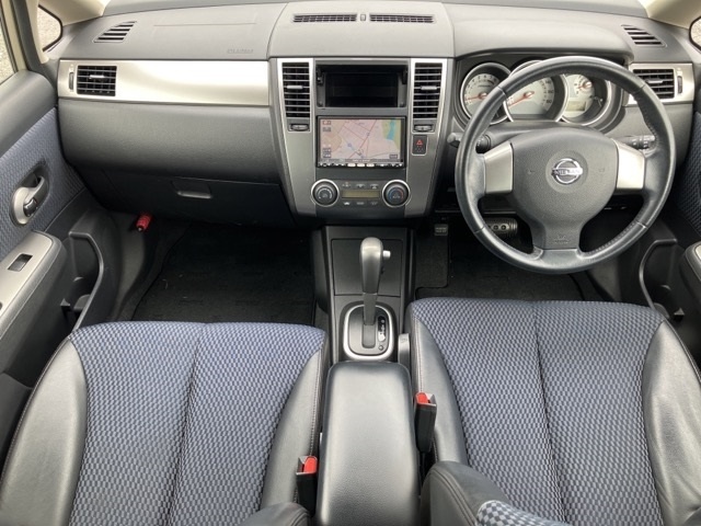 NISSAN TIIDA