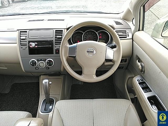 NISSAN TIIDA