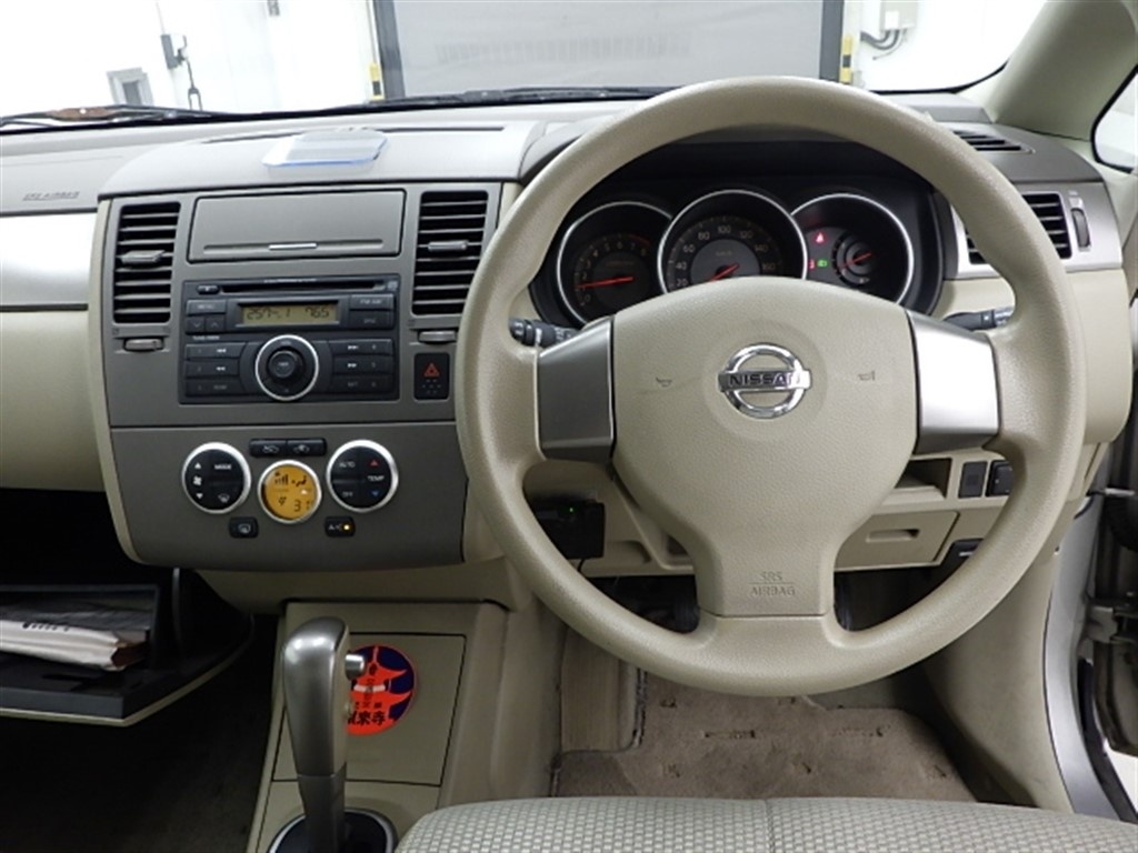 NISSAN TIIDA