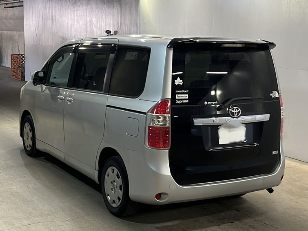 TOYOTA NOAH