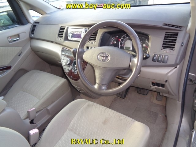 TOYOTA ISIS