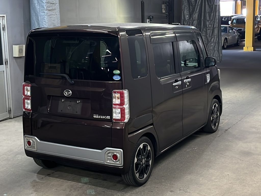 DAIHATSU WAKE