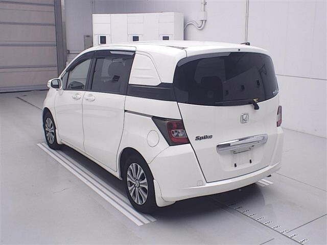 HONDA FREED SPIKE