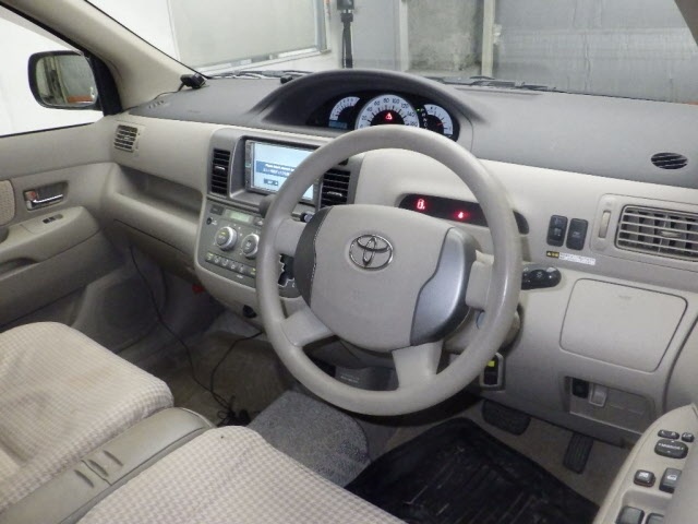 TOYOTA RAUM