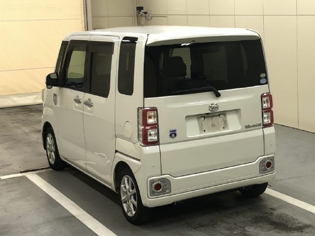 DAIHATSU WAKE