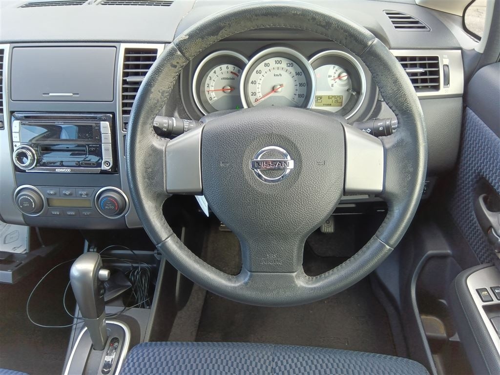 NISSAN TIIDA