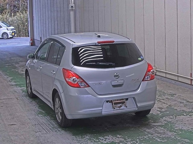 NISSAN TIIDA
