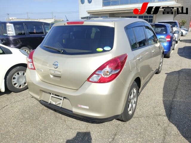 NISSAN TIIDA