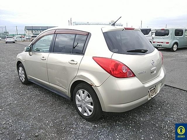 NISSAN TIIDA