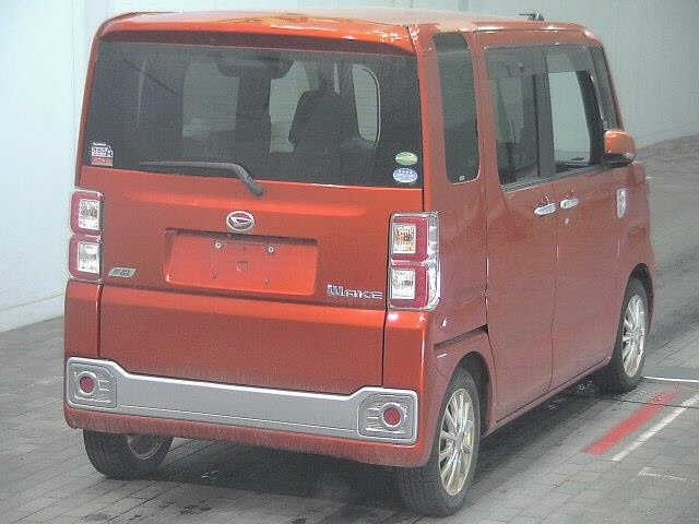 DAIHATSU WAKE