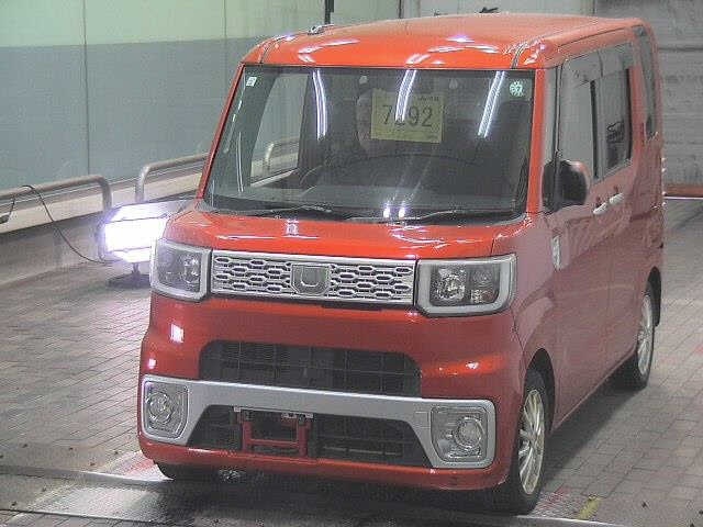 DAIHATSU WAKE