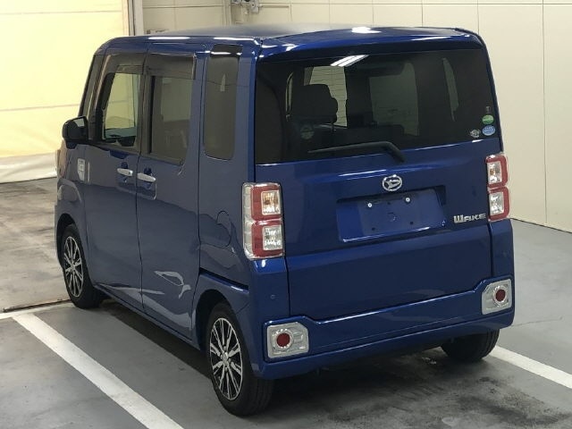DAIHATSU WAKE