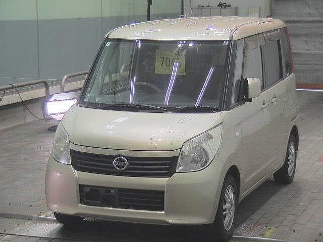 NISSAN ROOX