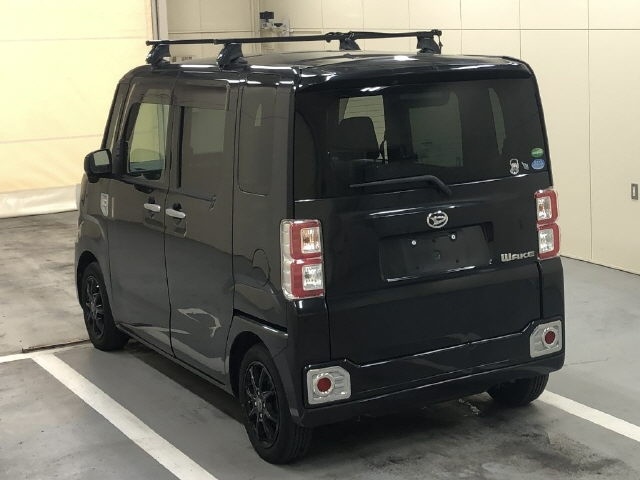 DAIHATSU WAKE