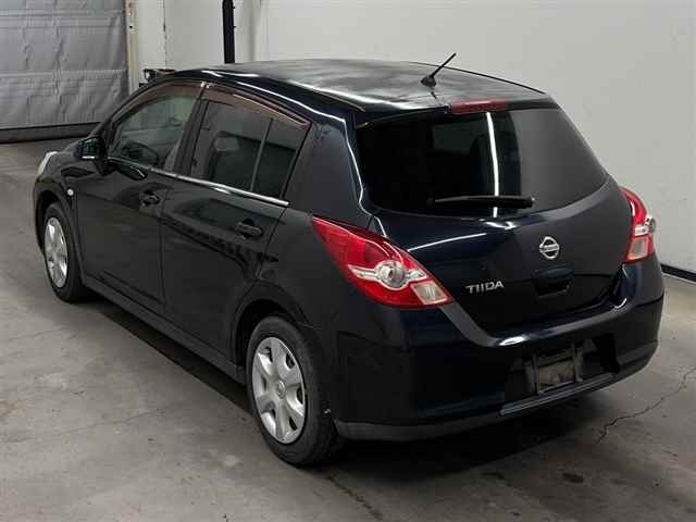 NISSAN TIIDA