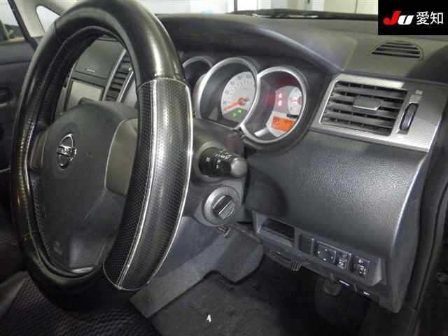 NISSAN TIIDA