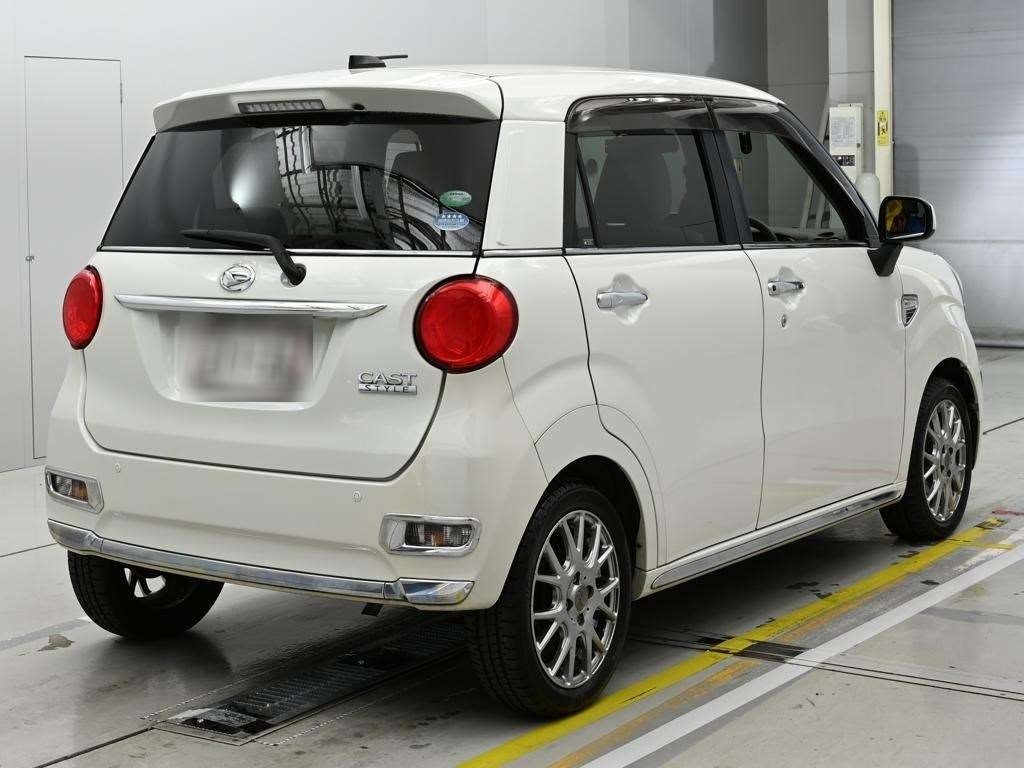 DAIHATSU CAST