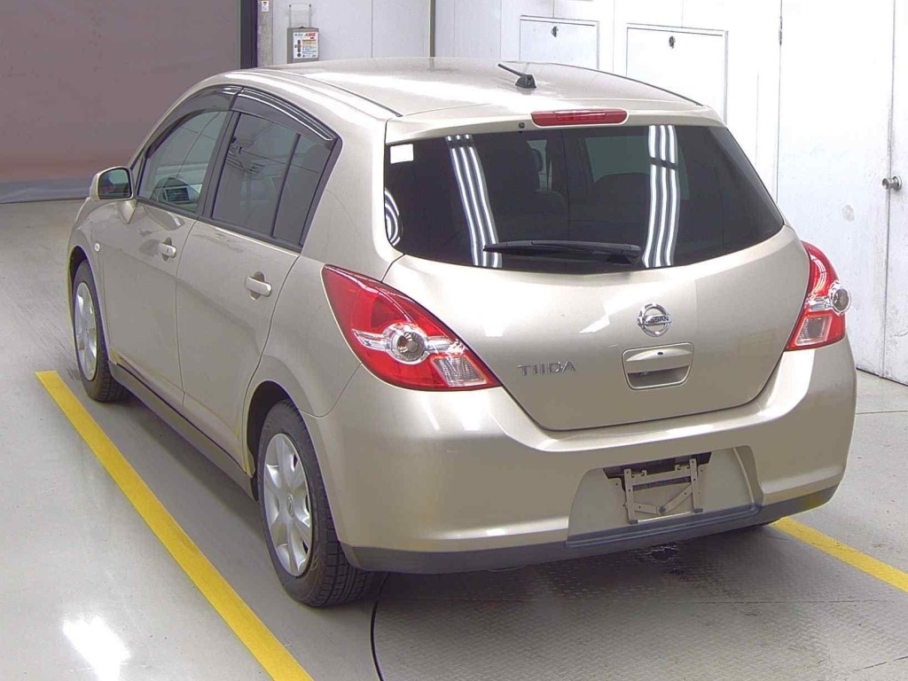 NISSAN TIIDA