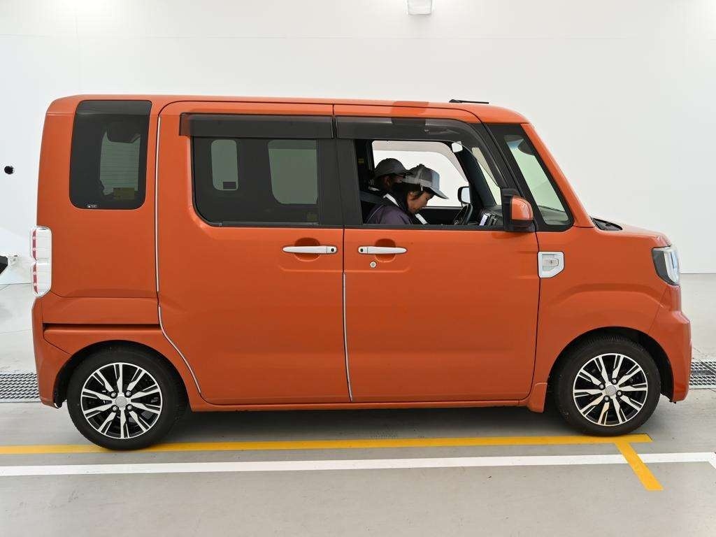 DAIHATSU WAKE
