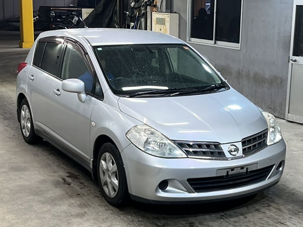 NISSAN TIIDA