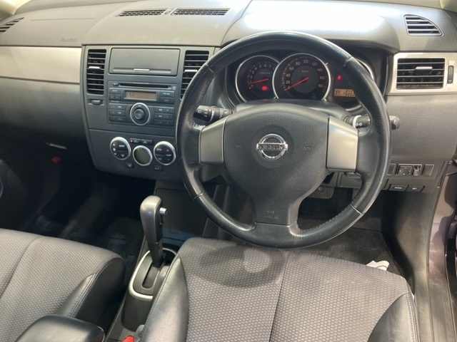 NISSAN TIIDA