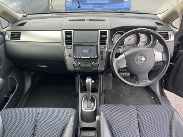 NISSAN TIIDA