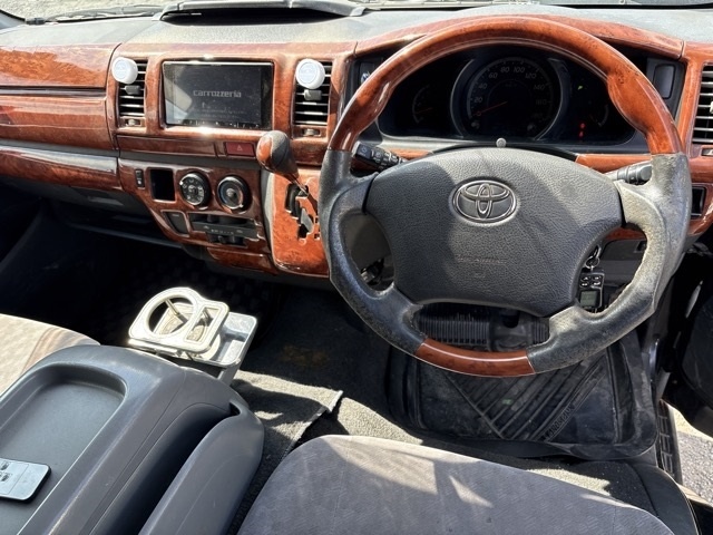TOYOTA REGIUS ACE