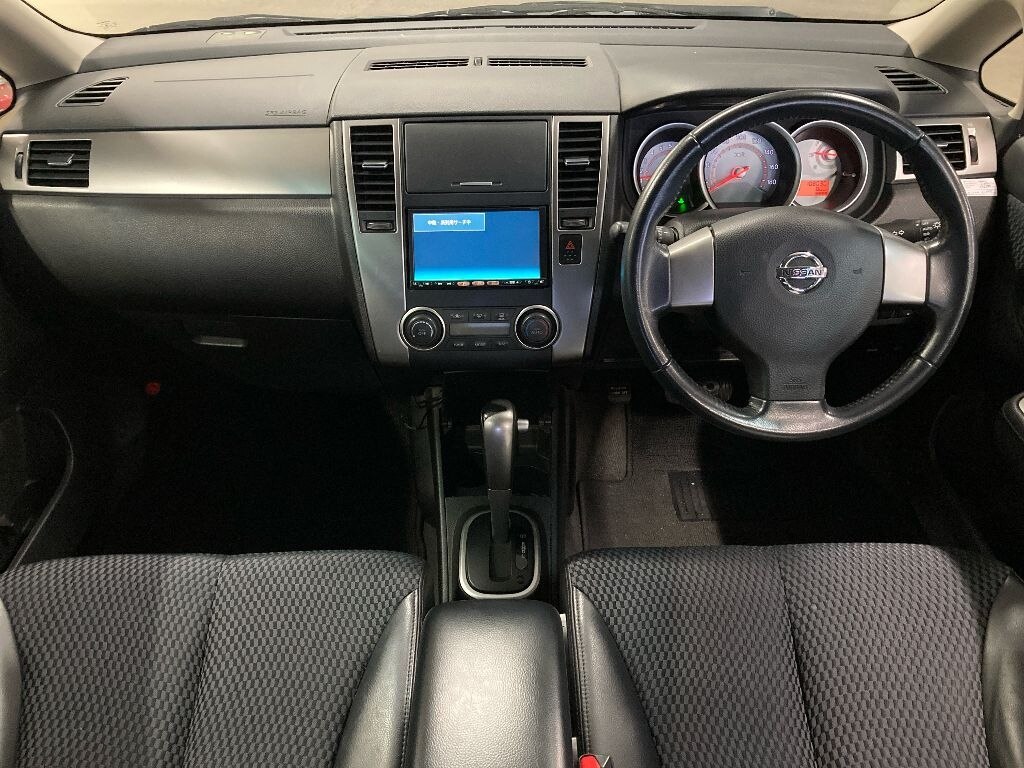 NISSAN TIIDA