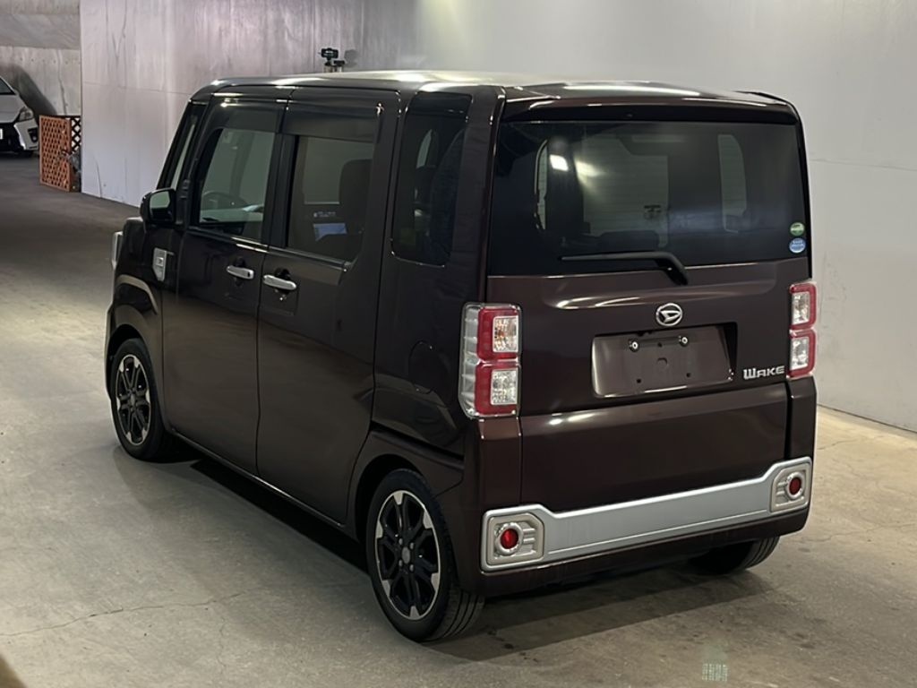 DAIHATSU WAKE
