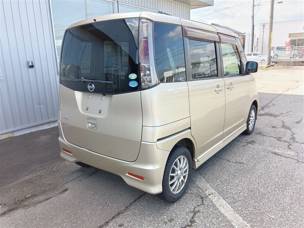 NISSAN ROOX
