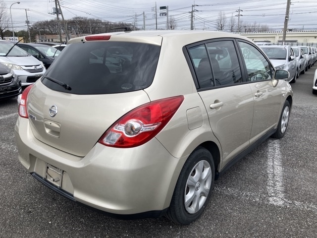 NISSAN TIIDA
