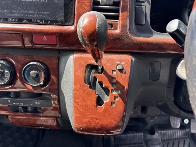 TOYOTA REGIUS ACE