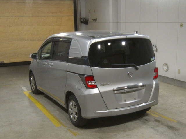 HONDA FREED SPIKE