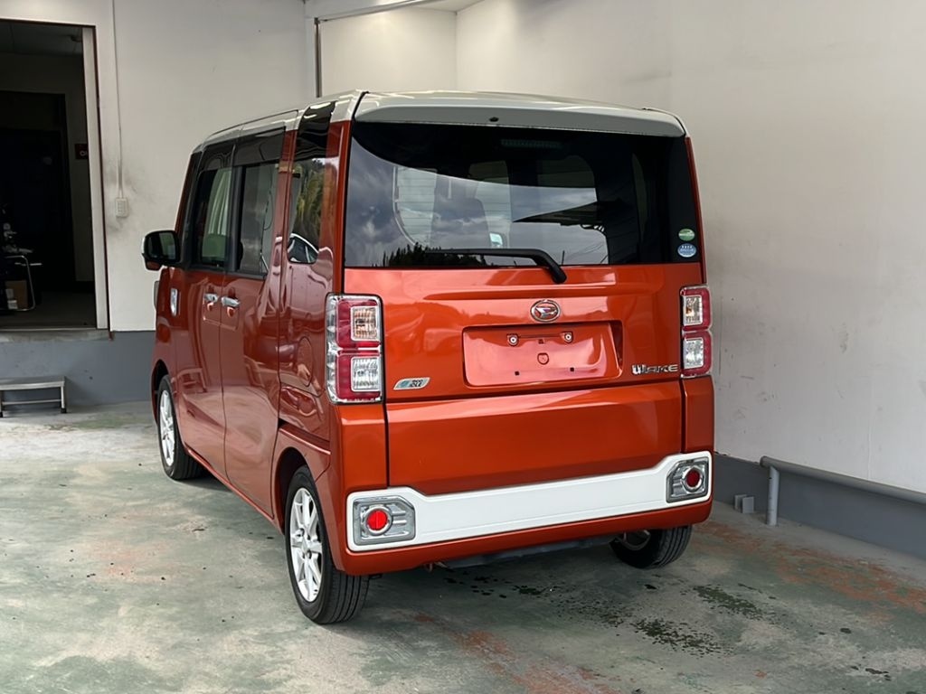 DAIHATSU WAKE