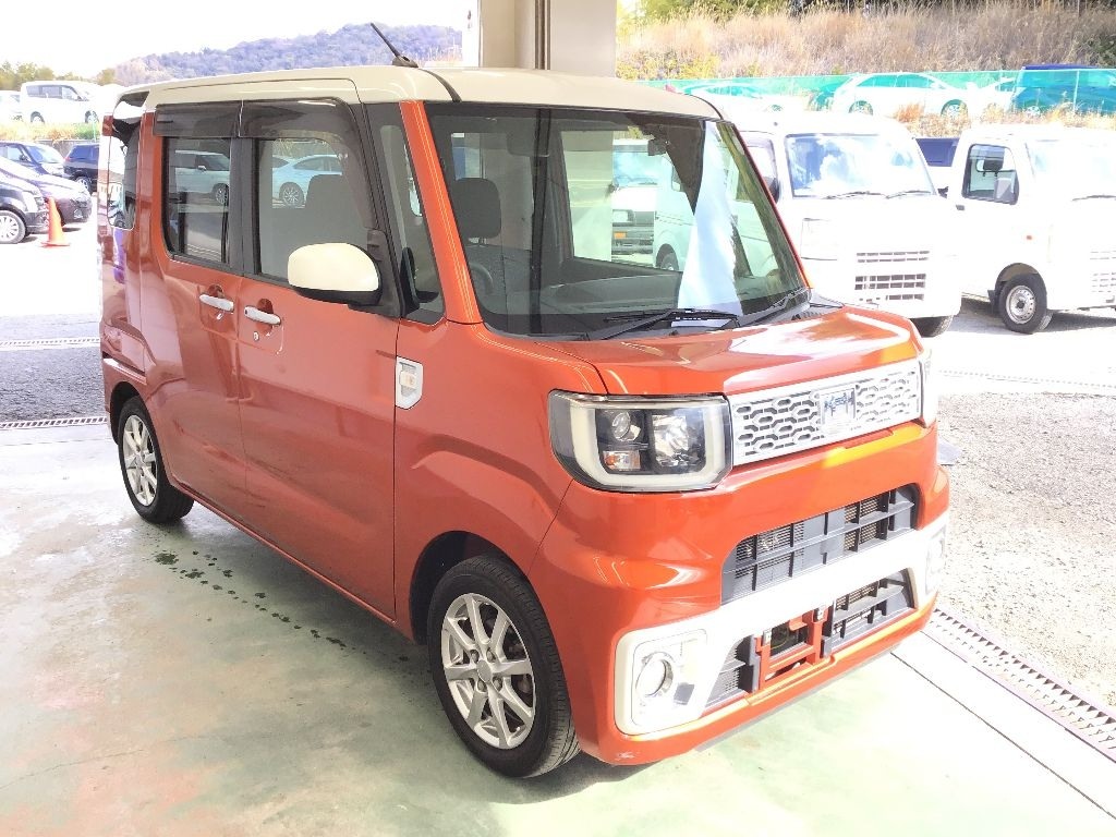 DAIHATSU WAKE