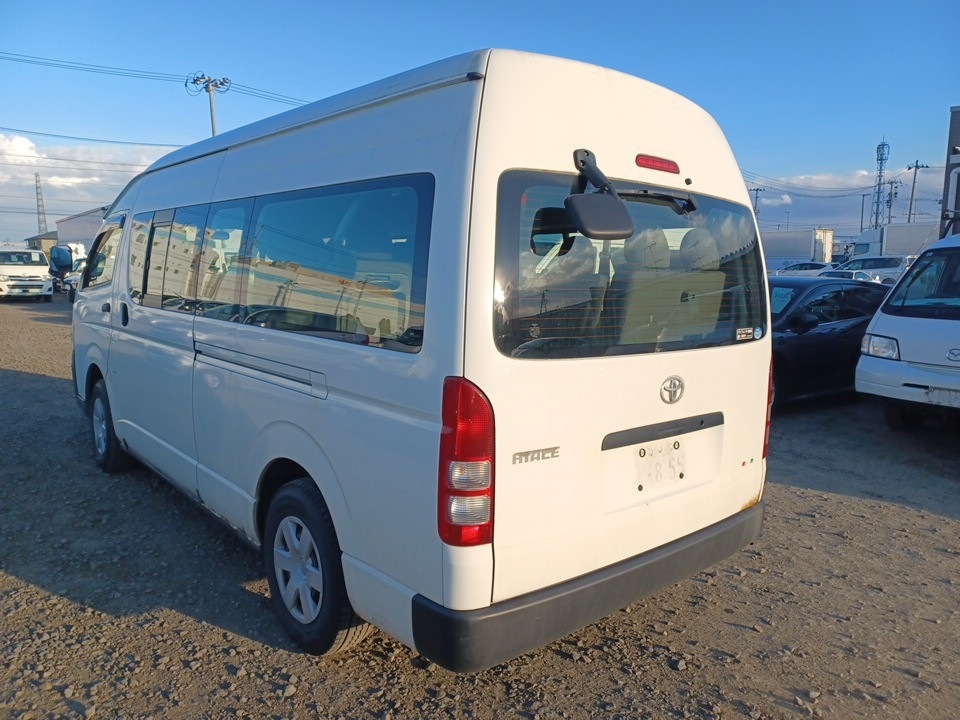 TOYOTA REGIUS ACE