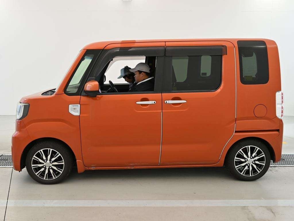 DAIHATSU WAKE