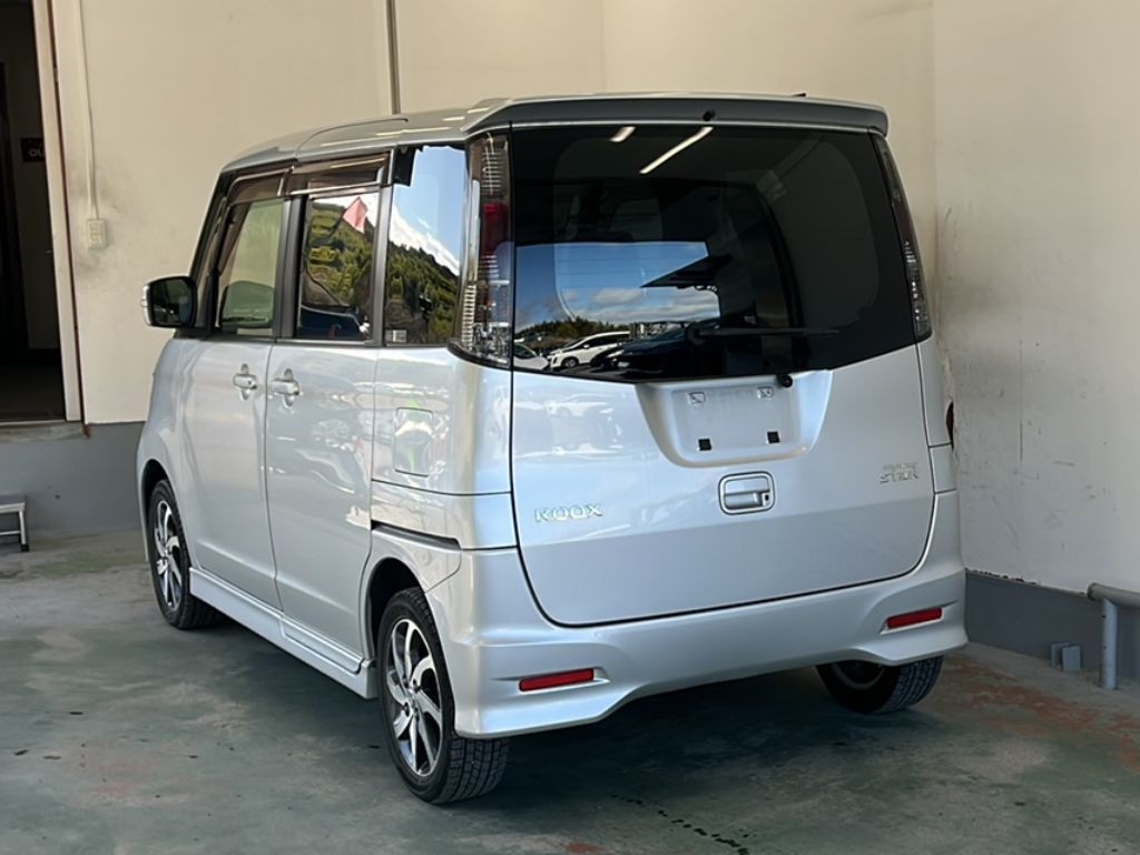 NISSAN ROOX
