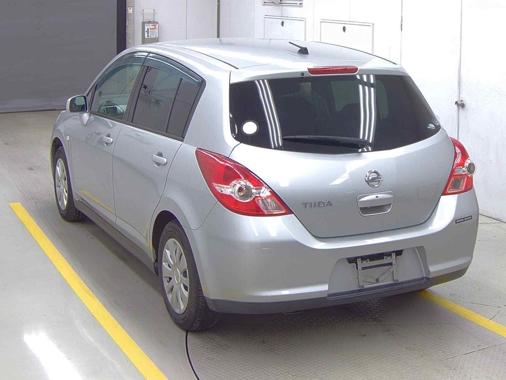 NISSAN TIIDA