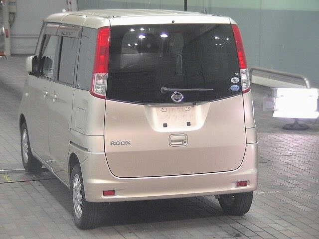 NISSAN ROOX