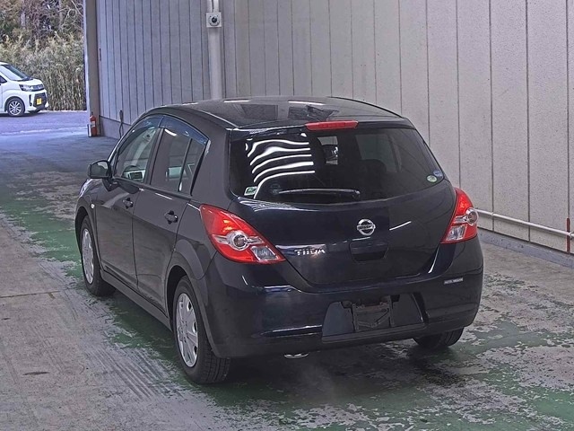NISSAN TIIDA