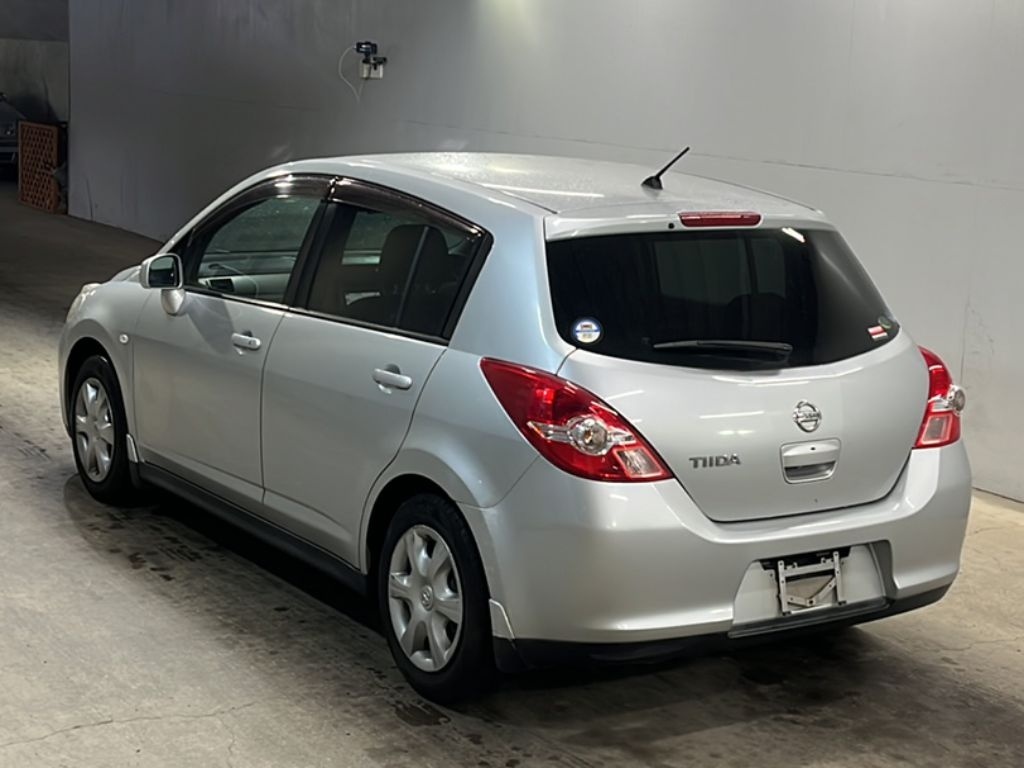 NISSAN TIIDA