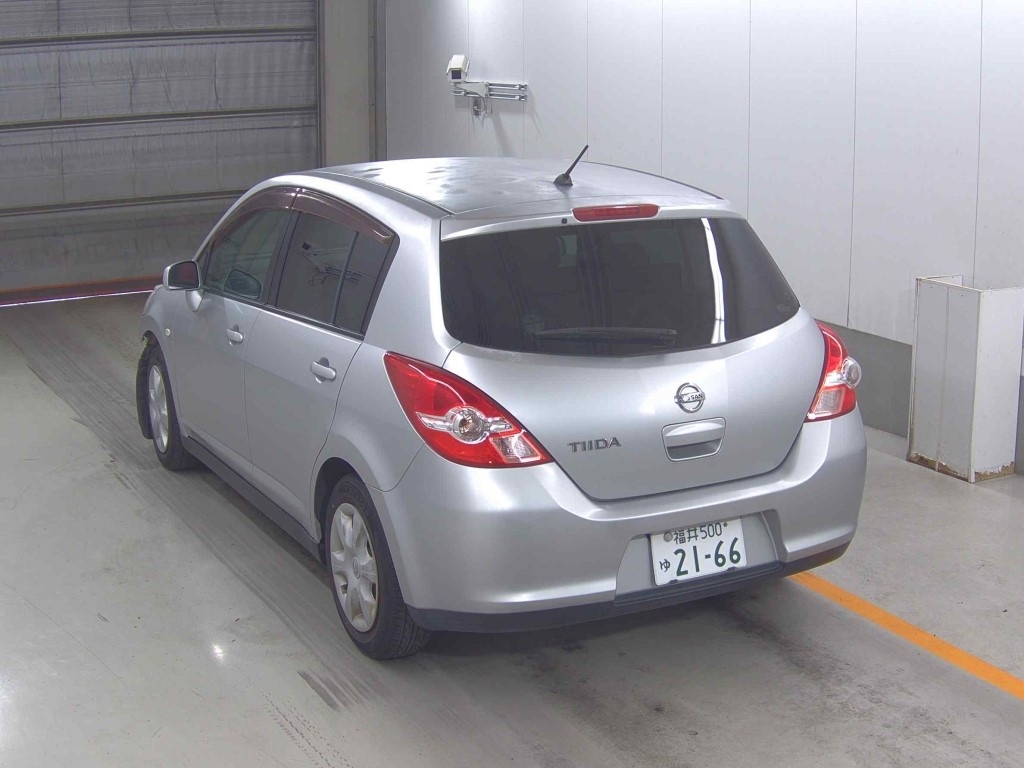 NISSAN TIIDA
